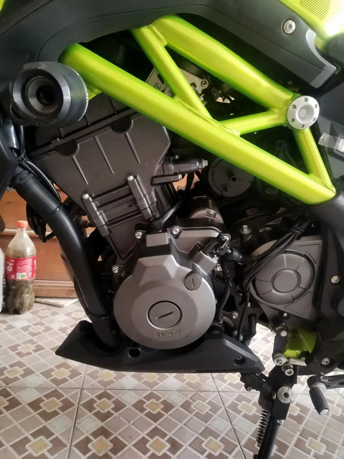 بنلی جفت کاشمر.|موتورسیکلت|کاشمر, |دیوار