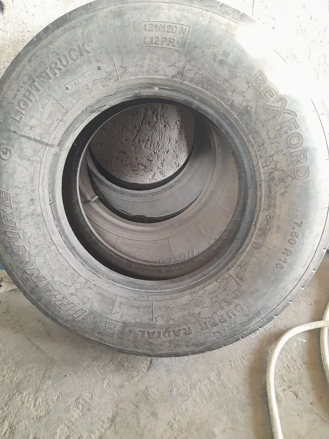 لاستیک عقب نیسان خاور|قطعات یدکی و لوازم جانبی|الوند, |دیوار