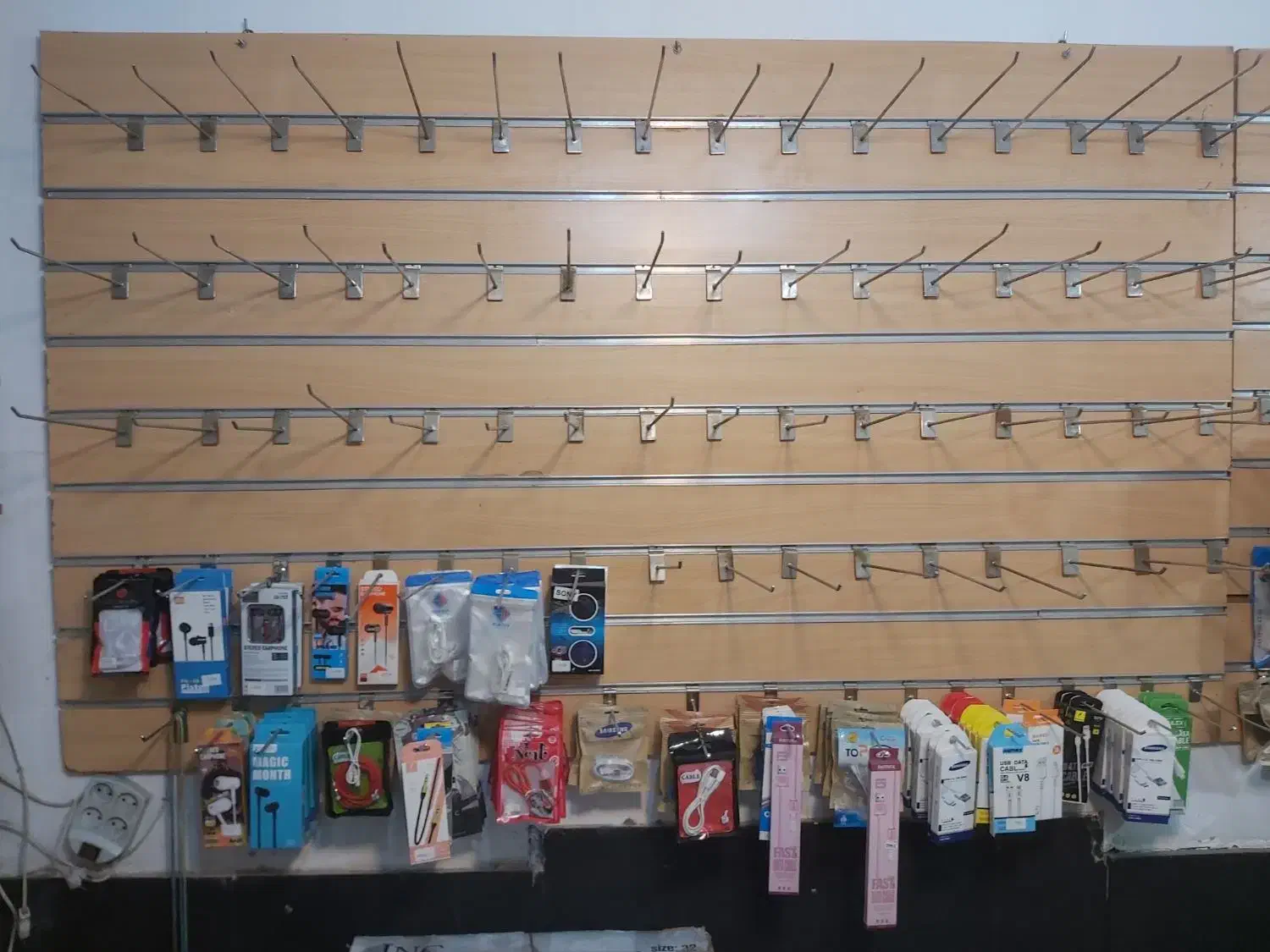 ویترین مغازه موبایل|فروشگاه و مغازه|شاهرود, |دیوار