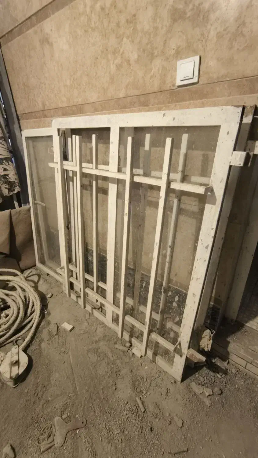 پنجره آهنی  با شیشه|مصالح و تجهیزات ساختمان|کرج, شهرک سهرابیه|دیوار