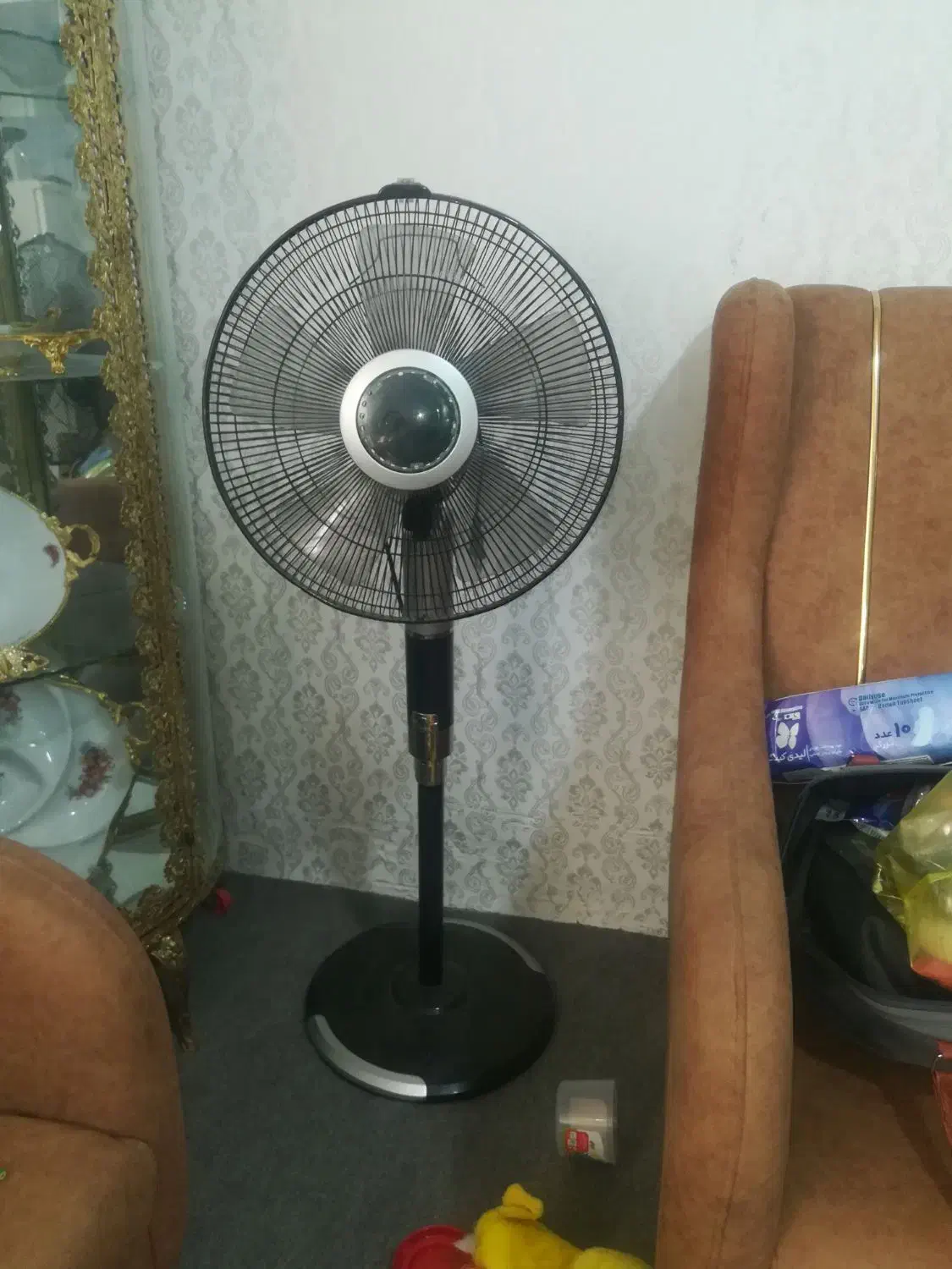 پنکه ایستاده|پنکه و تصفیهکنندهٔ هوا|تبریز, |دیوار