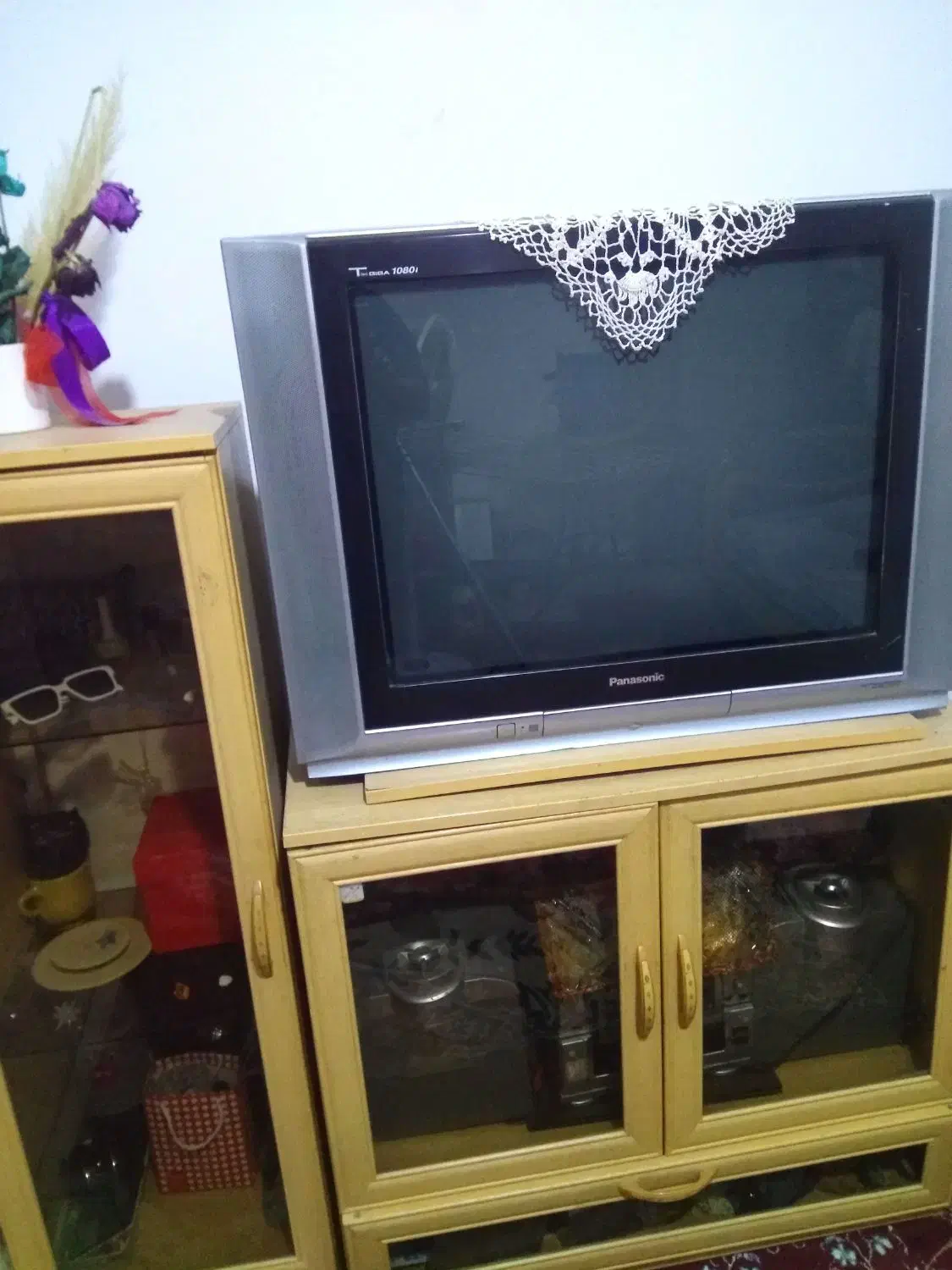 میز تلوزیون و تلوزیون گلبهار|میز تلویزیون|گلبهار, شهر جدید گلبهار|دیوار