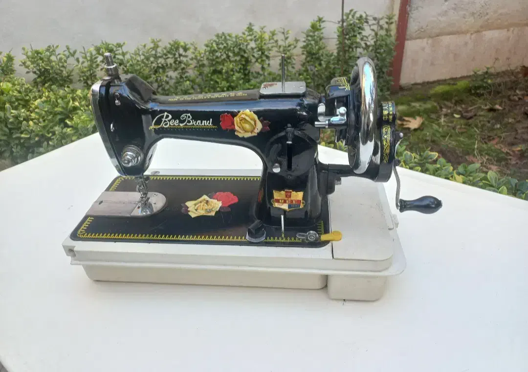 چرخ خیاطی رز نشان|چرخ خیاطی و ریسندگی|لاهیجان, انقلاب|دیوار