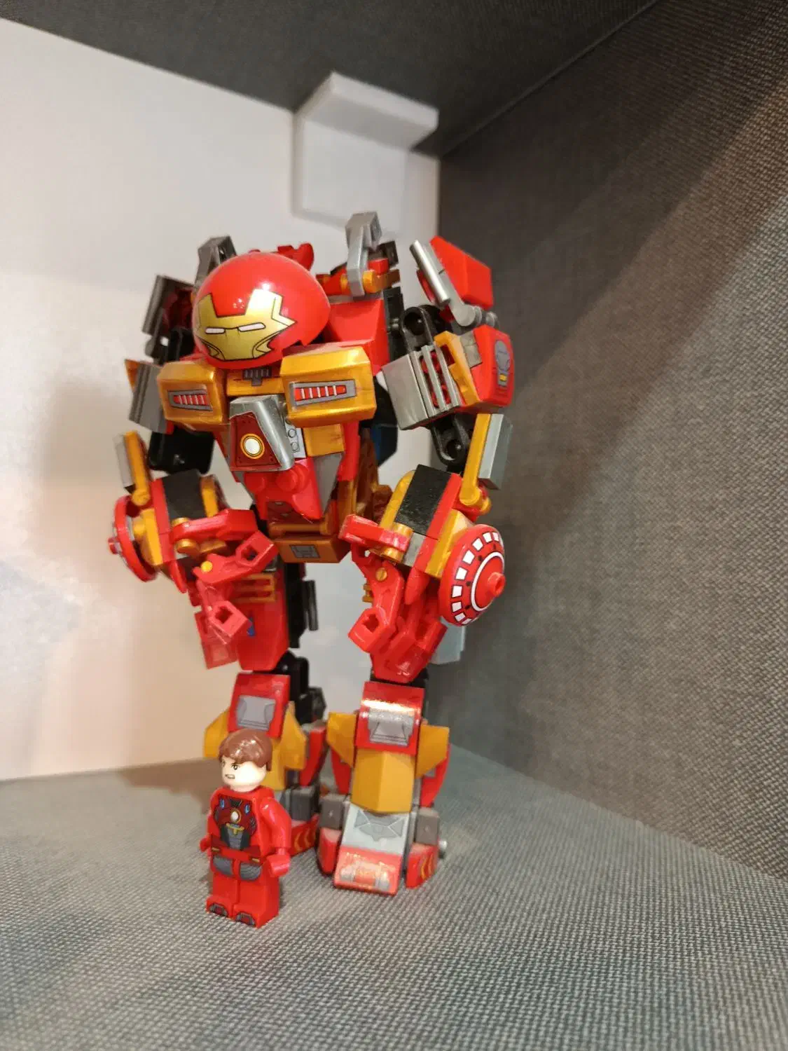 لگو ایرونی من|کلکسیون و سرگرمی|صدرا-فارس, فاز ۱|دیوار