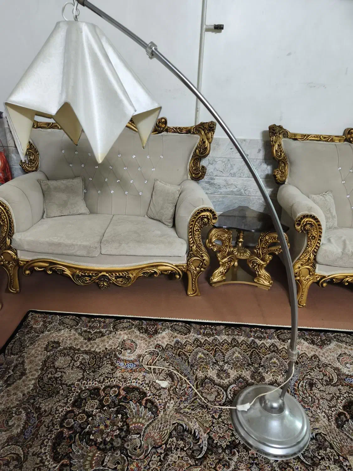 آباژور هلالی ایستاده|چراغ خواب و آباژور|قم, چهل درخت‎|دیوار