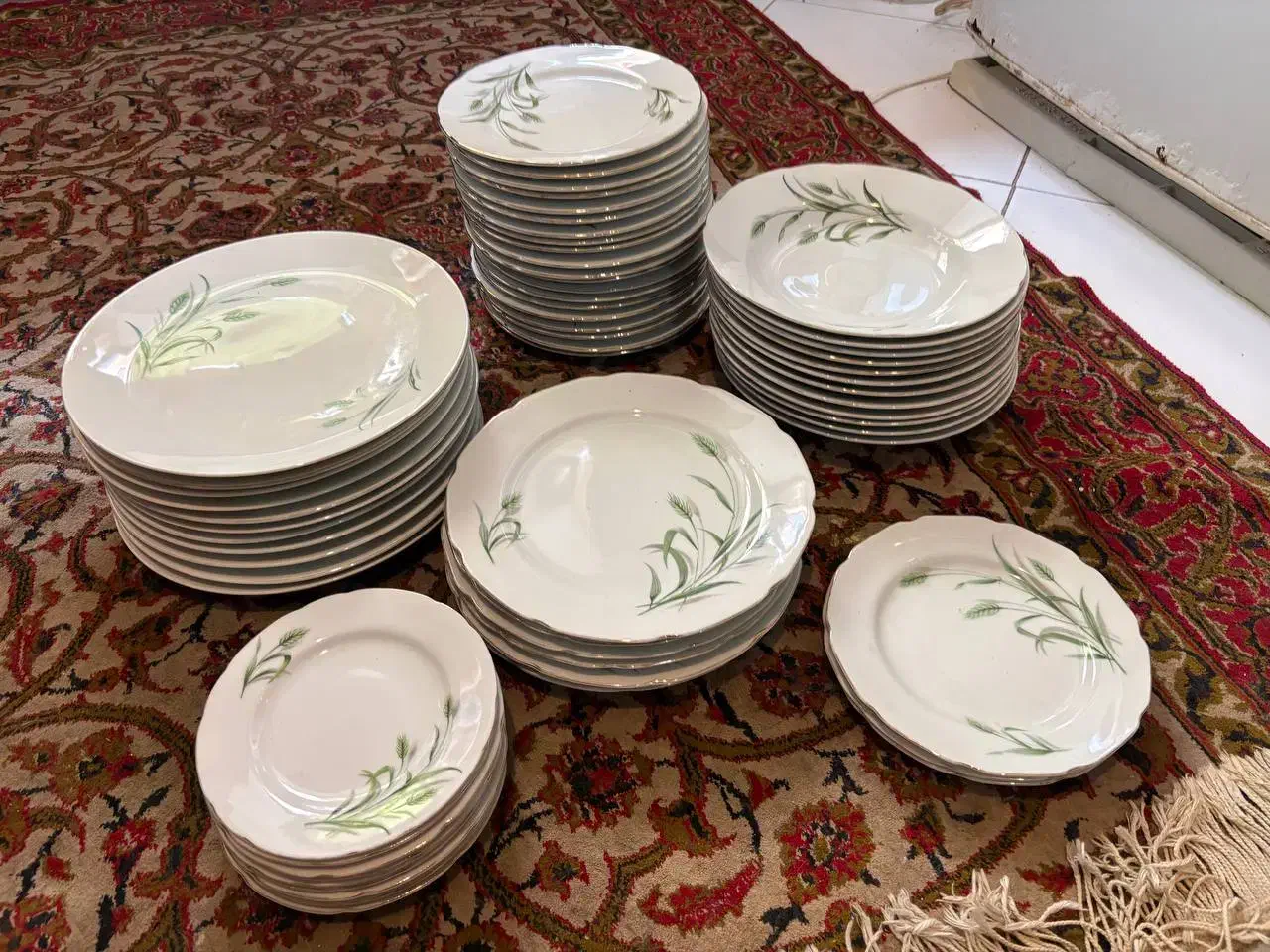 سرویس ظروف گل گندمی|ظروف سرو و پذیرایی|رشت, پیرسرا|دیوار