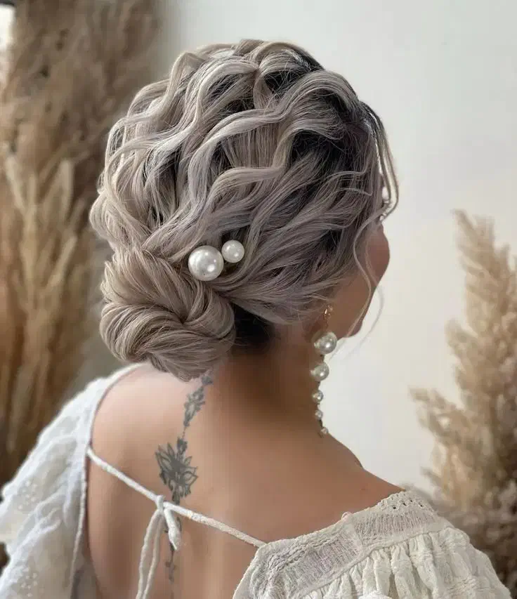 جذب مدل برای شنیون|خدمات آرایشگری و زیبایی|رشت, پستک|دیوار