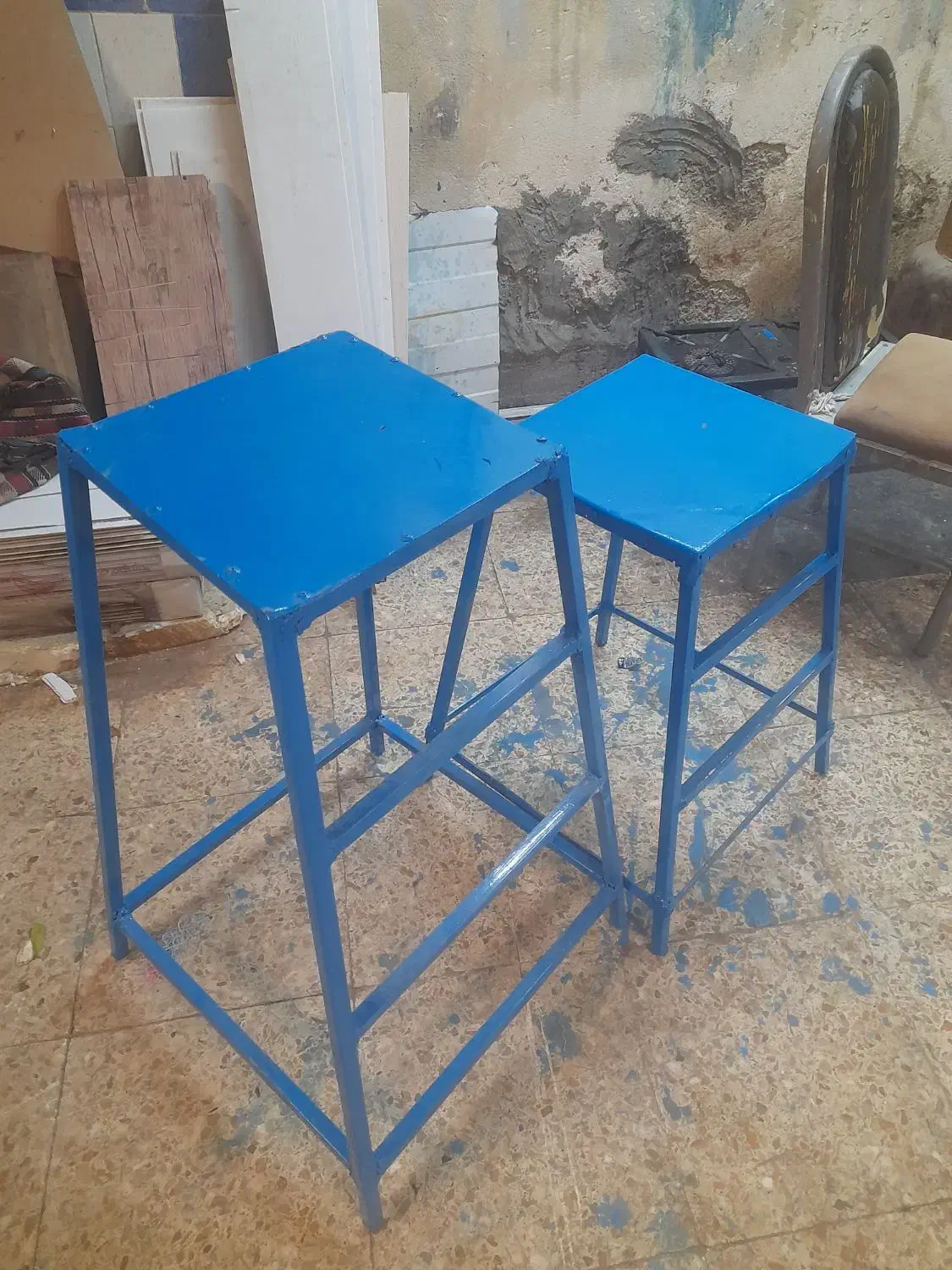 چهار پایه فلزی اهن سنگین|صندلی و نیمکت|اهواز, کوی باهنر|دیوار