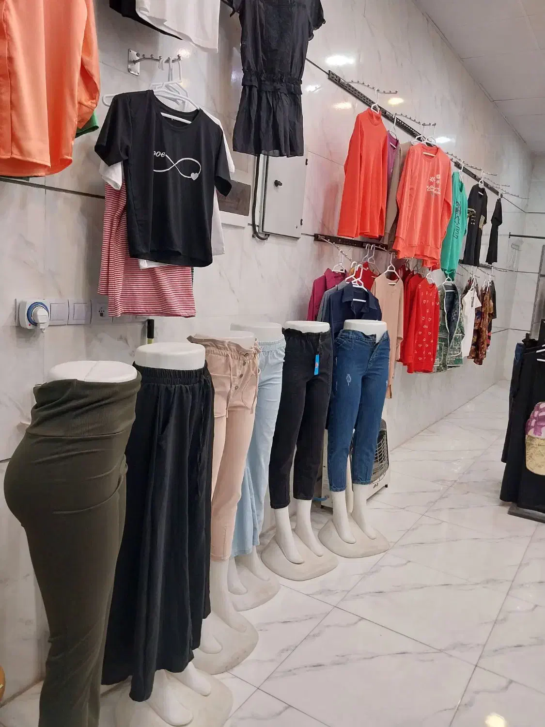 مانکن پا.مانکن تنه.چوب لباسی|لباس|شیراز, احمدآباد|دیوار