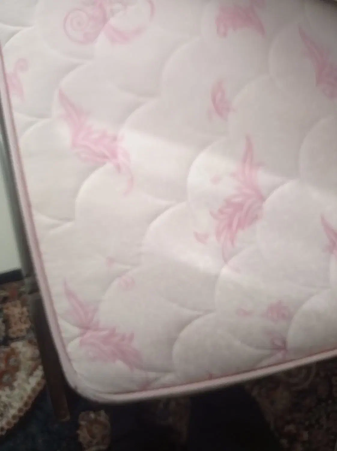 تشک خوشخواب|تشک تختخواب|ری, جوانمرد قصاب|دیوار