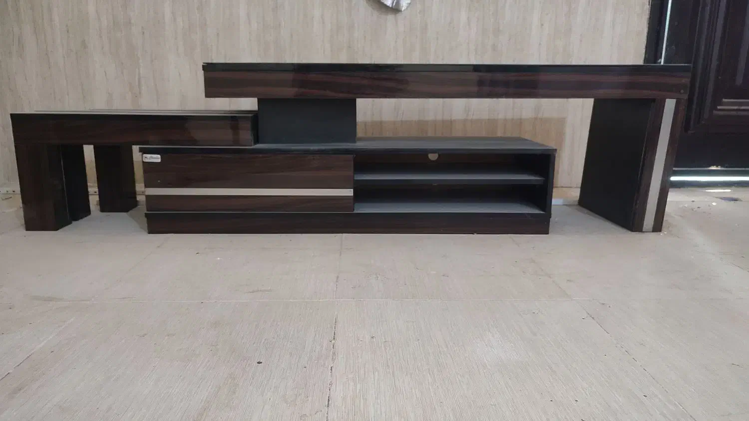 میز تلویزیون  بسیار تمیز|میز تلویزیون|رامشیر, |دیوار