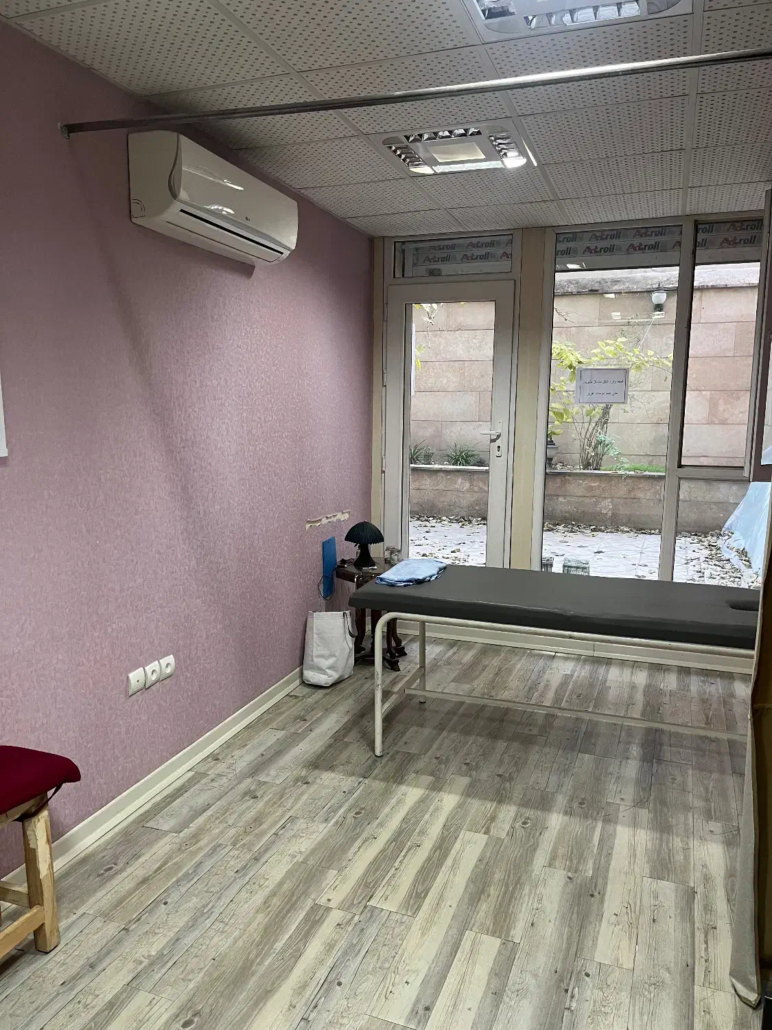 باشگاه همکاری با مربی اتاق برای خدمات پوست|اجارهٔ کوتاه‌مدت دفتر کار و فضای آموزشی|تهران, درختی|دیوار