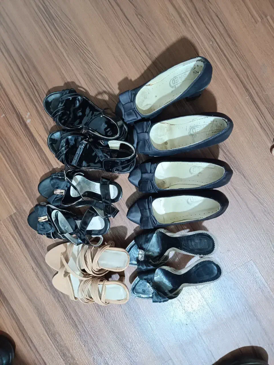 کفش|کیف، کفش، کمربند|دورود, |دیوار