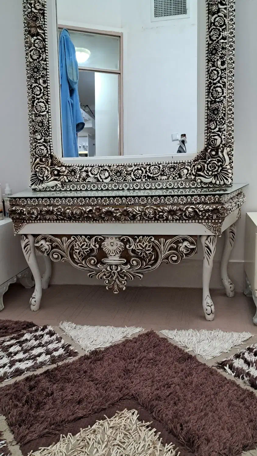 اینه|آینه|کاشمر, |دیوار