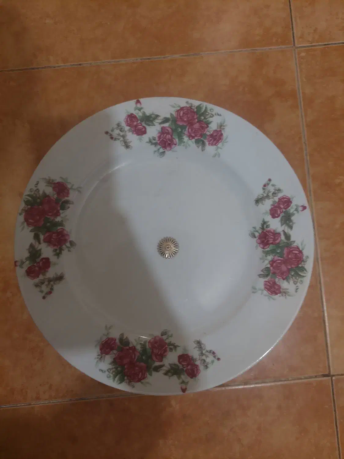 ظرف پایه دار گل سرخی|سرویس روتختی|کرمان, |دیوار