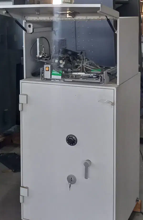 ضایعات آهن بدنه خودپرداز*قیمت پایه ۲۳۰۰۰ تومان*|عمدهفروشی|هشتگرد, شهرک صنعتی هشتگرد|دیوار