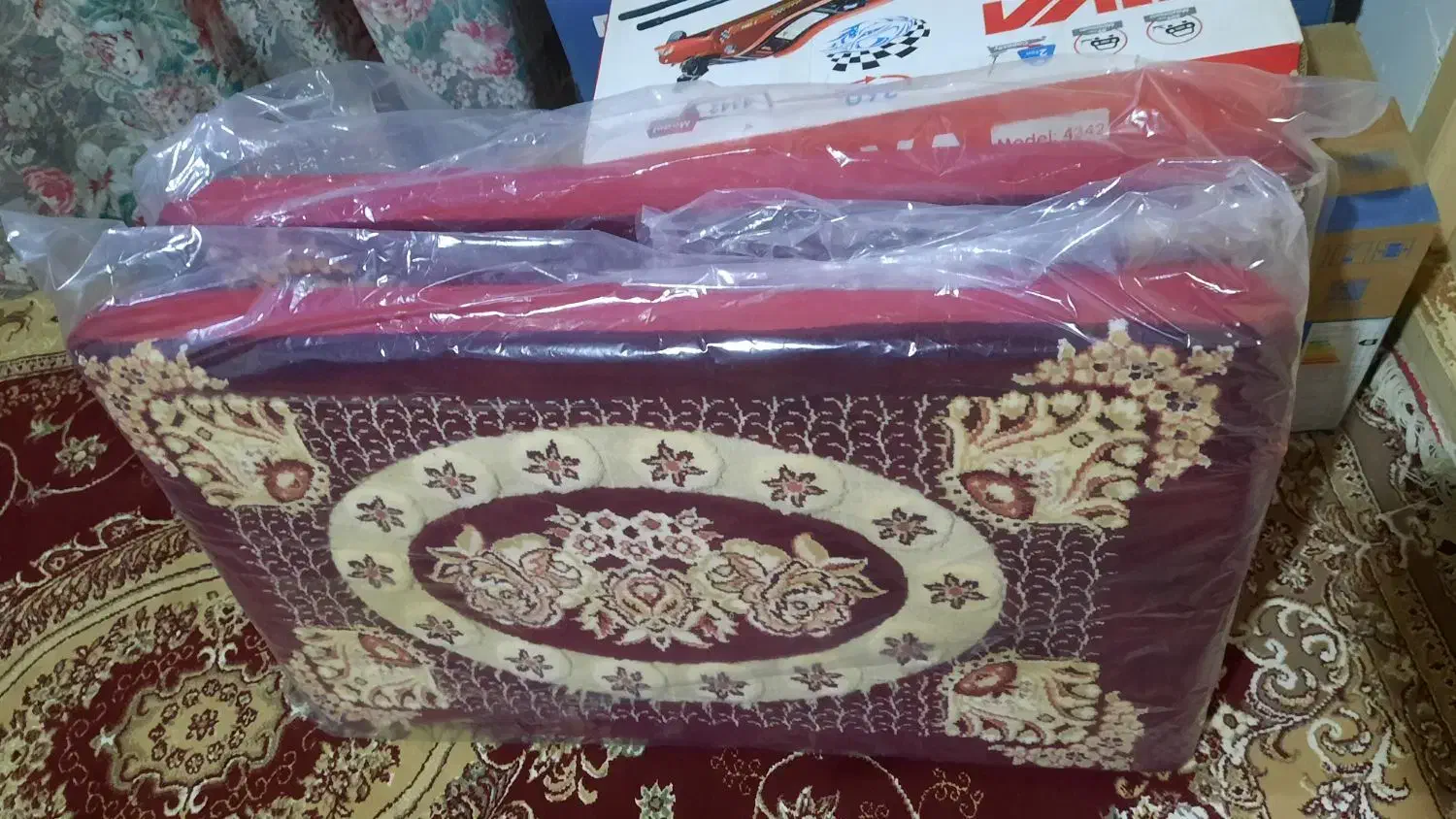 یک جفت پشتی نو درجه یک|پشتی|لنگرود, |دیوار