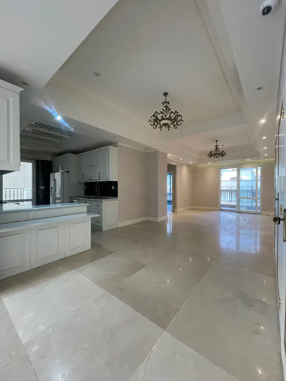 ۲۲۰متر فرشته/برج باغ کلاسیک/۲ پارکینگ