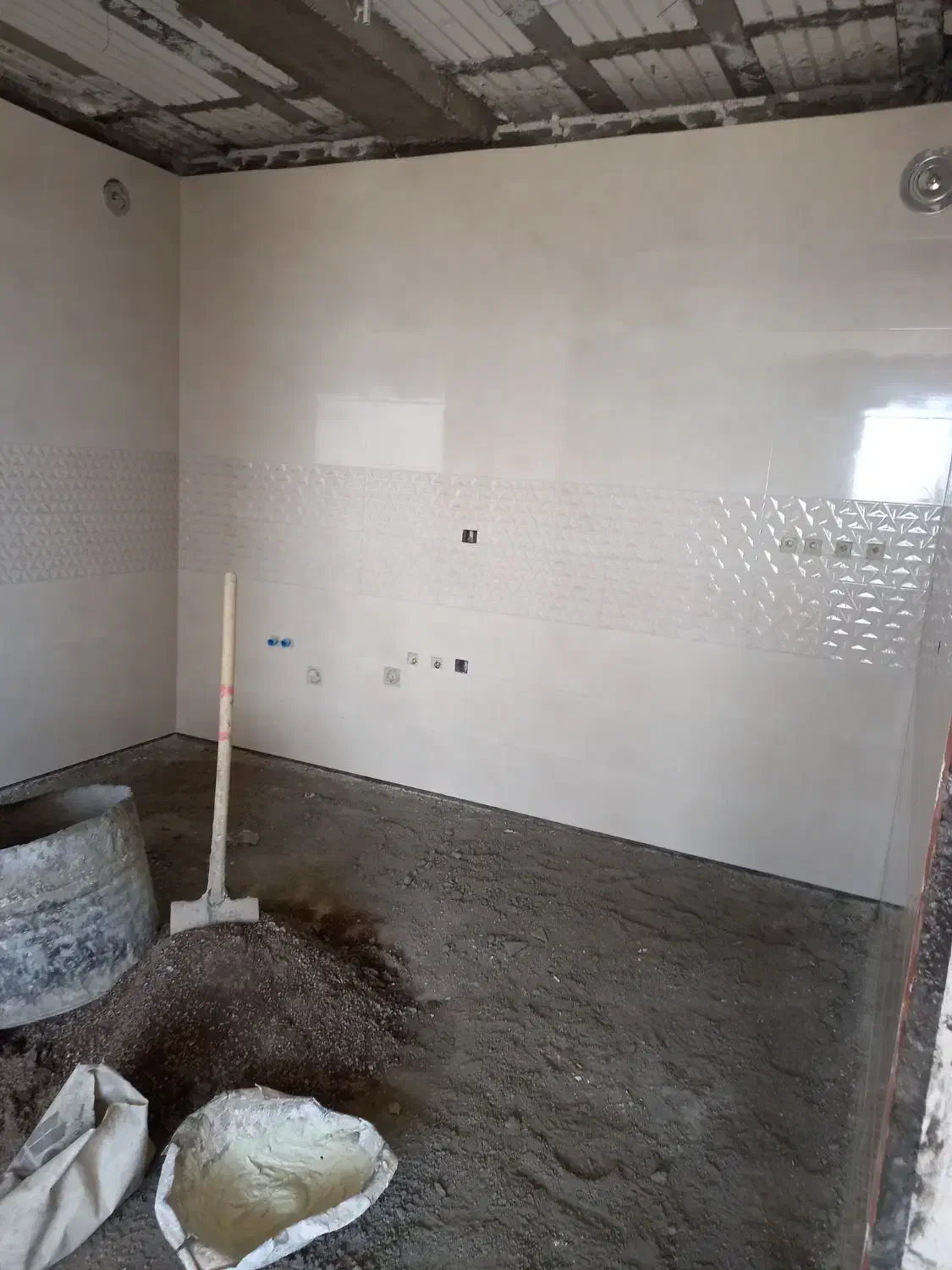 شاگرد در کاشی کاری|استخدام معماری، عمران و ساختمانی|زنجان, |دیوار