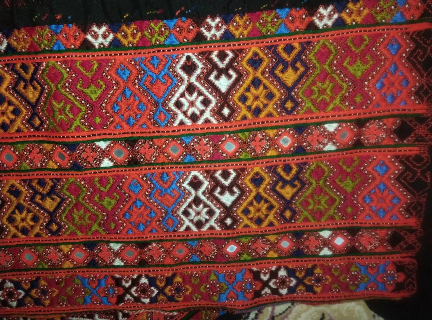 زی استین چرخ و دست|لباس|خاش, |دیوار