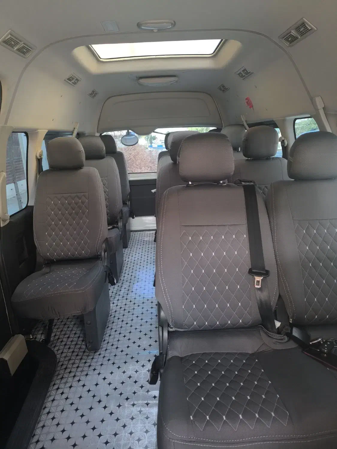 ون ۱۲ نفره سقف بلند vip و تویوتا هایلوکس|خدمات حمل و نقل|قشم, |دیوار