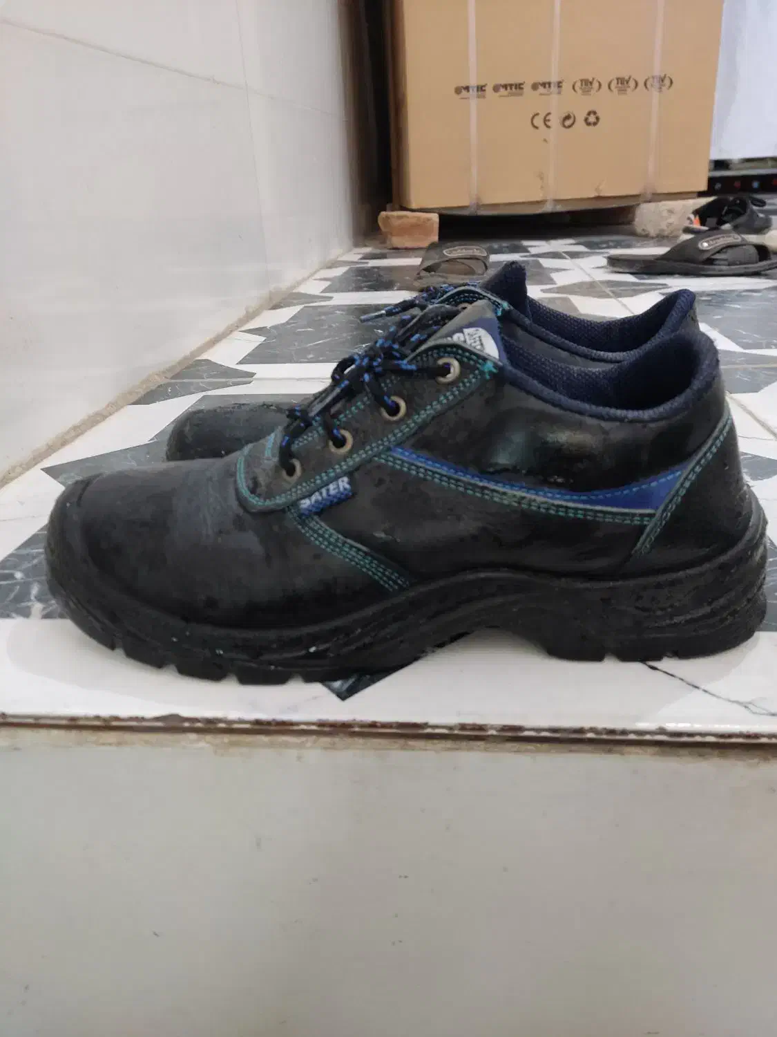 کفش کار|کیف، کفش، کمربند|ساوه, |دیوار