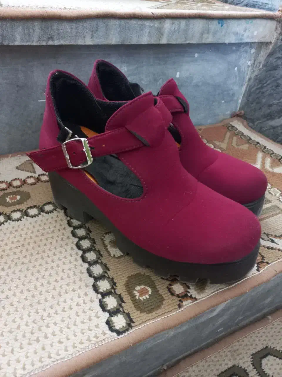 کفش زرشکی|کیف، کفش، کمربند|نهاوند, |دیوار