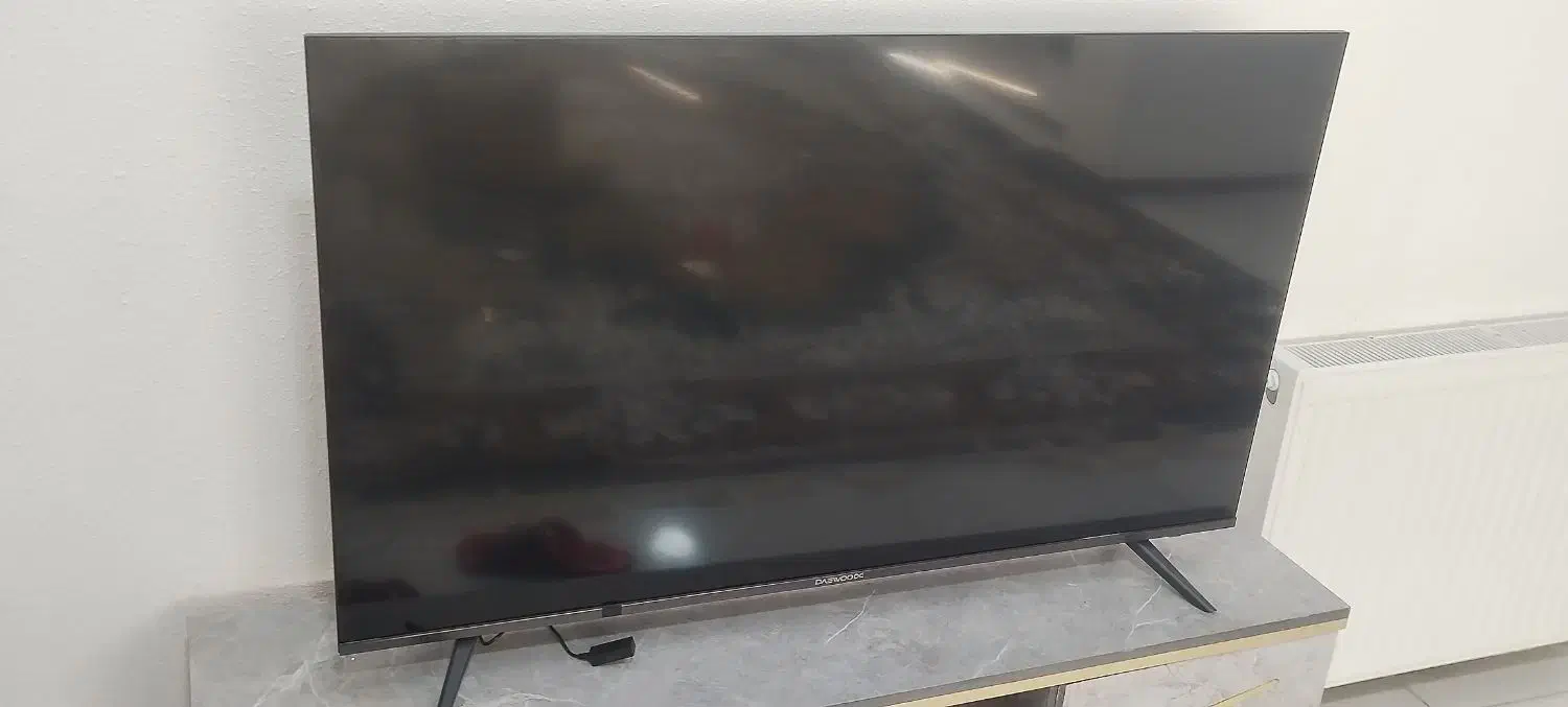 تلوزیون 50 اینچ|تلویزیون و پروژکتور|صدرا-فارس, فاز ۱|دیوار