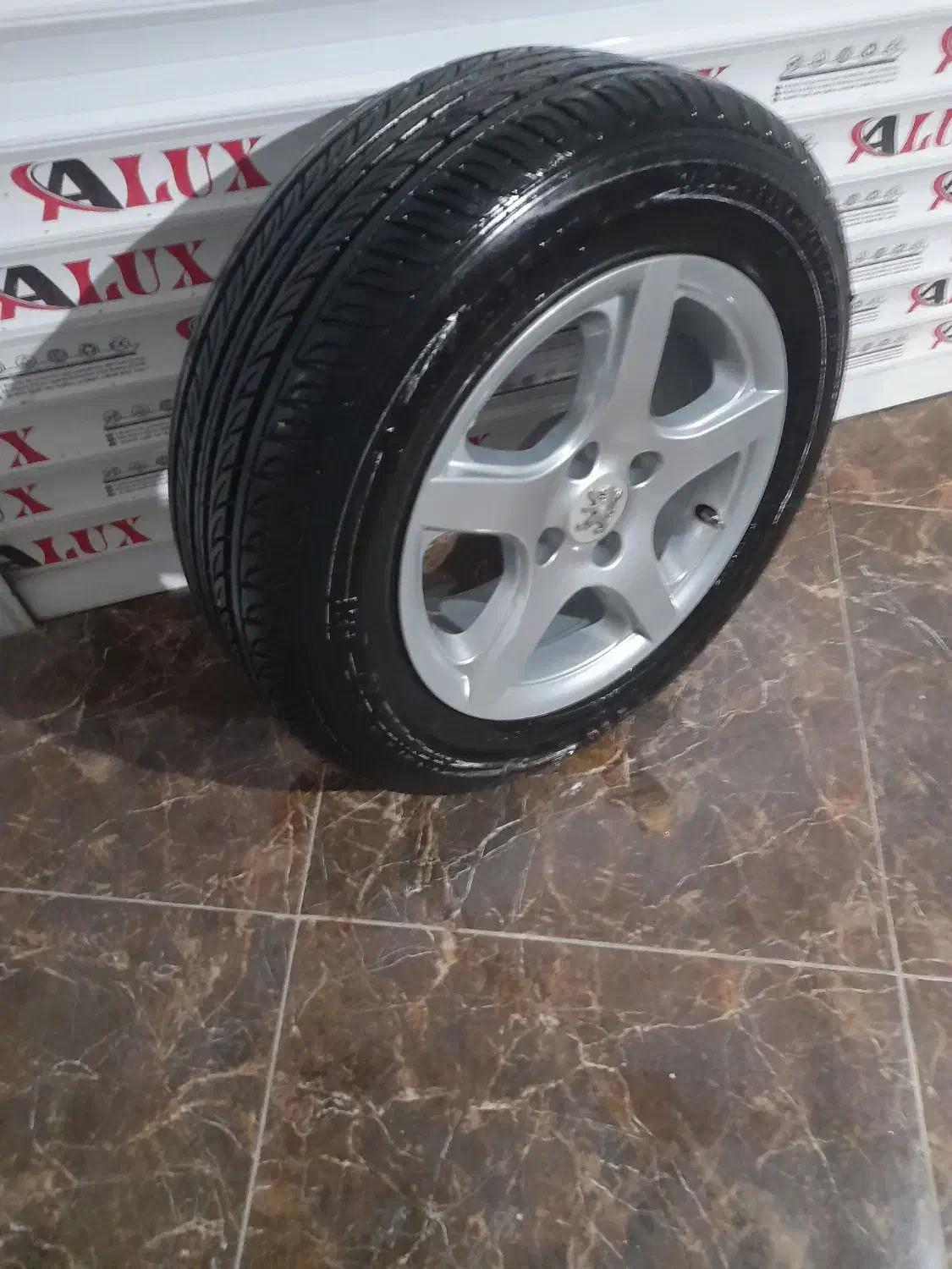 رینگ و لاستیک|قطعات یدکی و لوازم جانبی|قروه, |دیوار