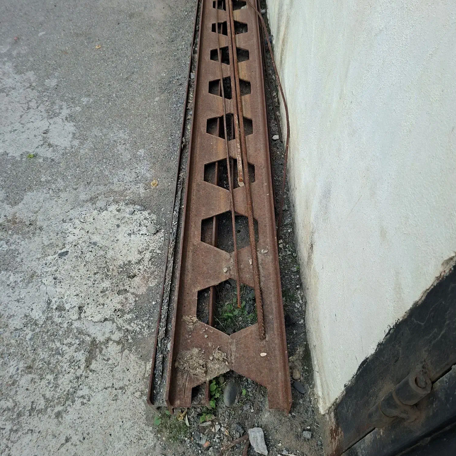 ضایعات آهن ،مس،آلومینیوم|خدمات پیشه و مهارت|رویان, |دیوار