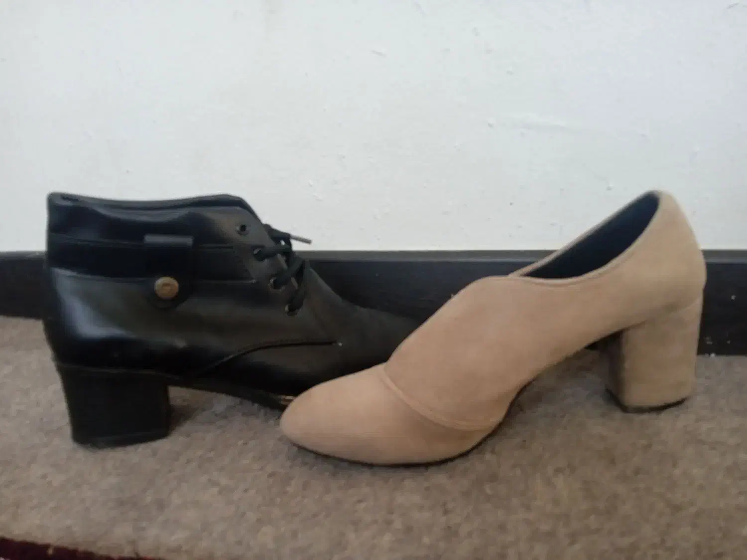 کفش نو|کیف، کفش، کمربند|صدرا-فارس, فاز ۲|دیوار