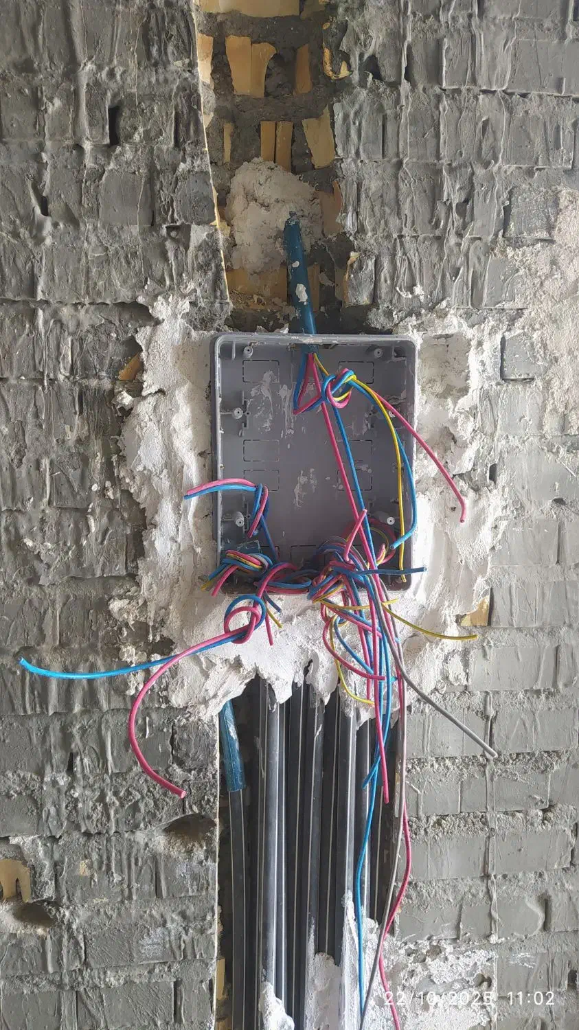 سیم کشی برق ساختمان و لوله کشی آب و فاضلاب|خدمات پیشه و مهارت|سراوان, |دیوار