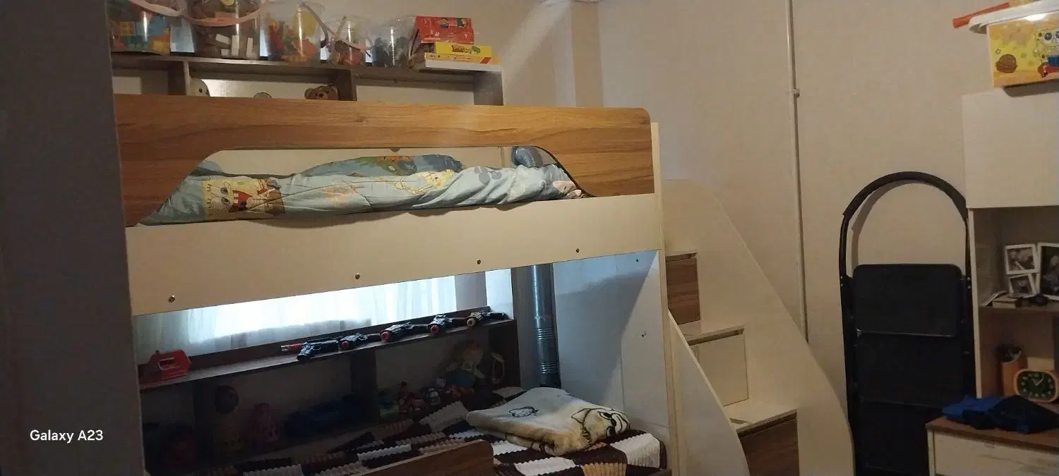 تخت خواب دوطبقه به همراه تخت مهمان در پایین تخت|تخت و سرویس خواب|لاهیجان, کوی زمانی|دیوار