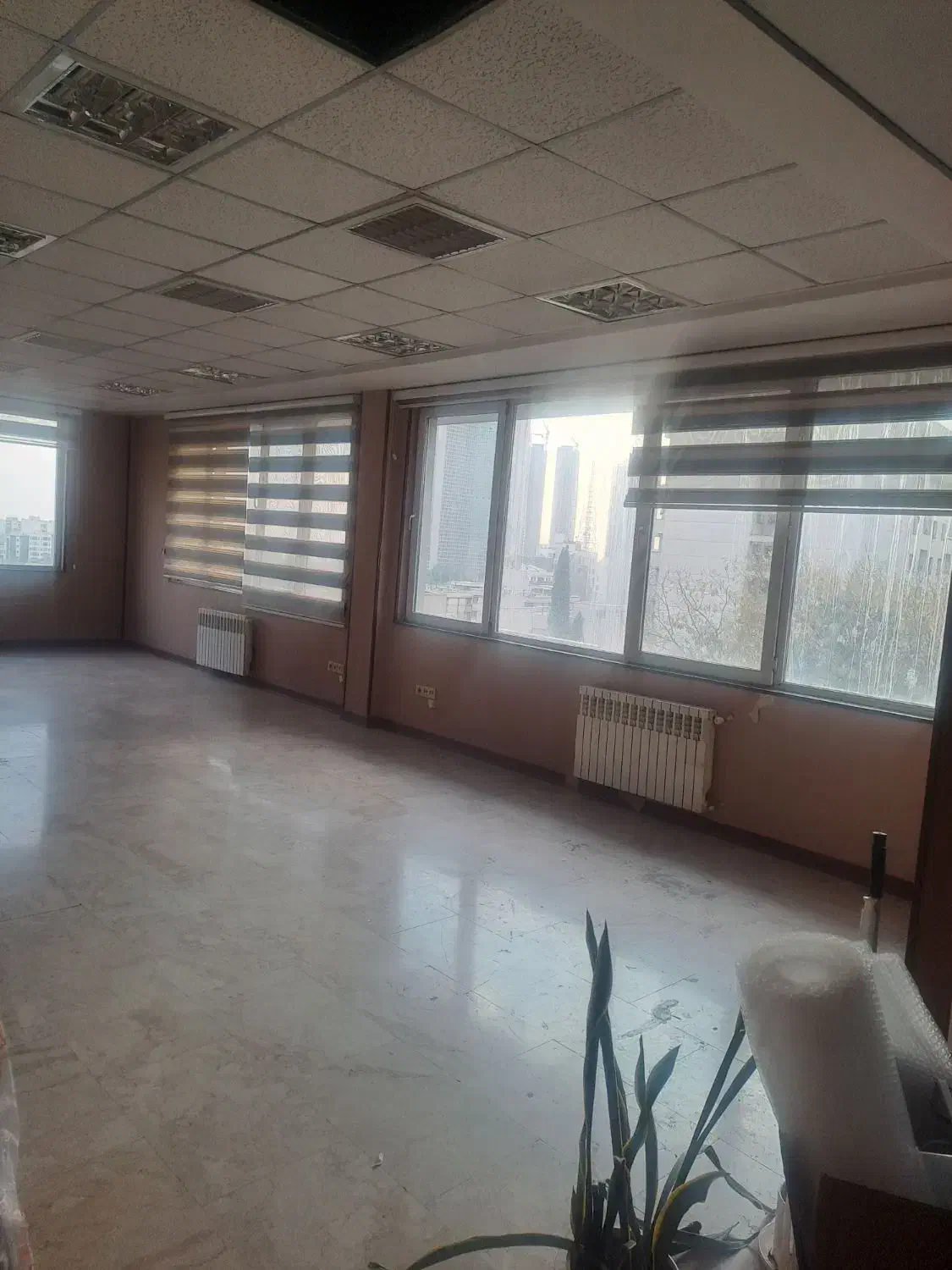 ۱۸۵مترطبقه همکف ۳خواب