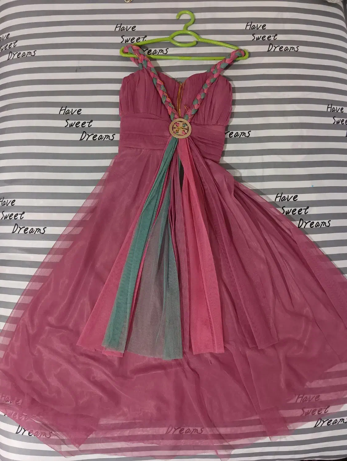 تعدادی پیراهن و کفش مجلسی دخترانه|کفش و لباس بچه|قصرشیرین, |دیوار