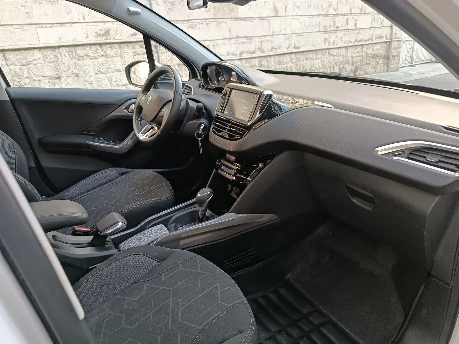 معاوضه پژو 2008 بی رنگ|خودرو سواری و وانت|تهران, پارک شهر|دیوار