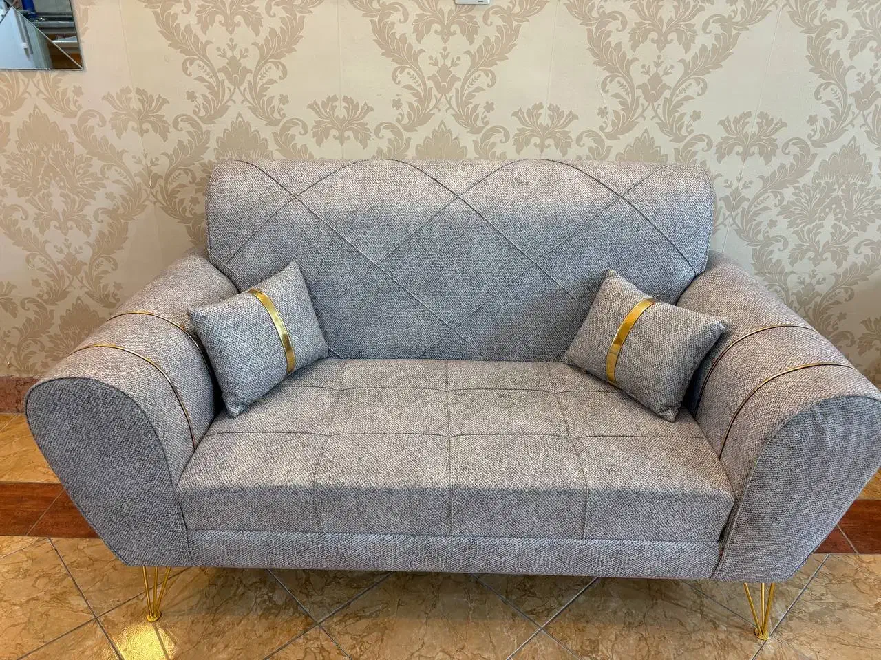 مبل و فرش|مبلمان خانگی و میز عسلی|اصفهان, باغ دریاچه|دیوار