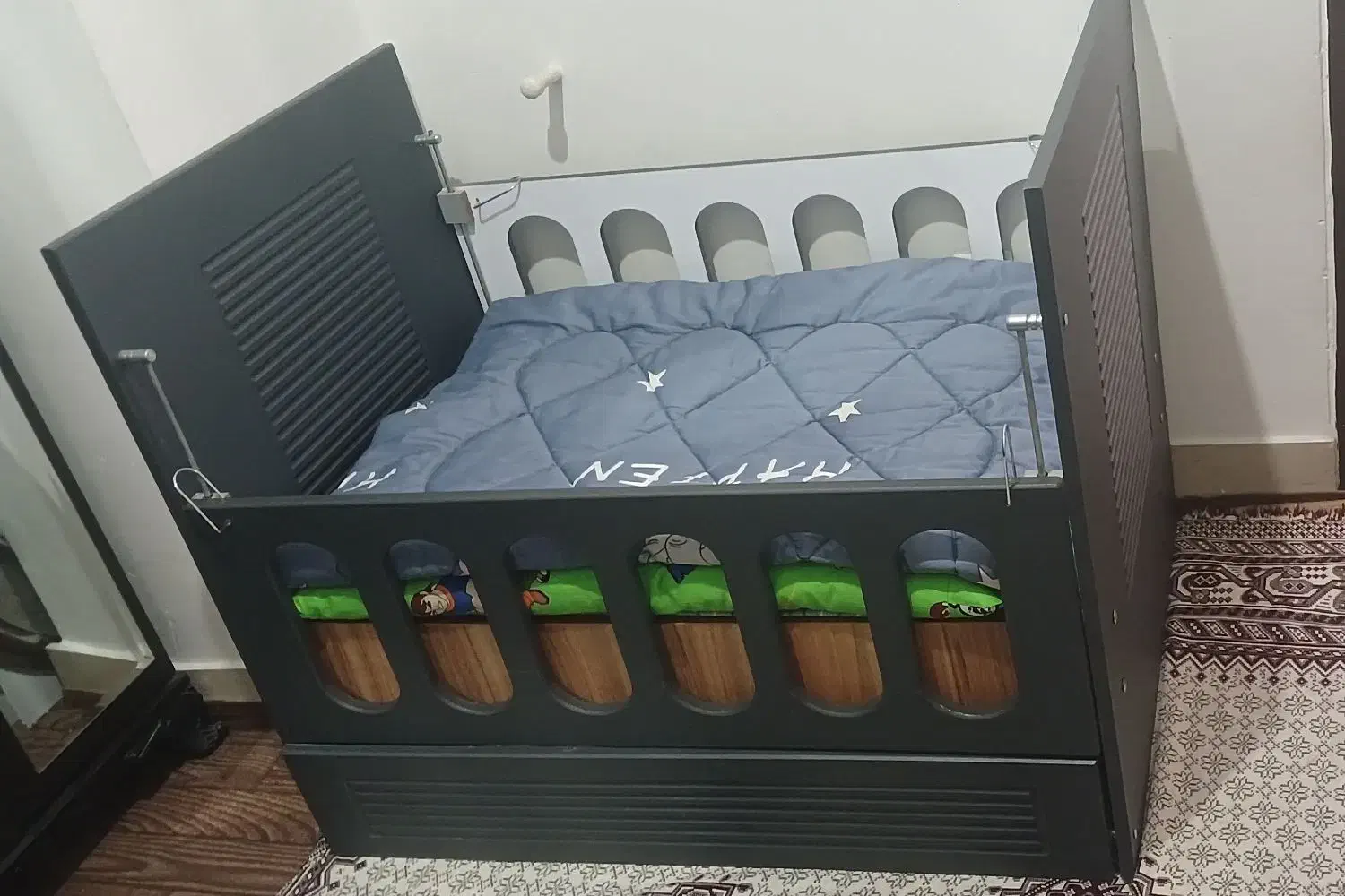 تخت کودک تا ۳سال|تخت و صندلی بچه|باغستان, |دیوار