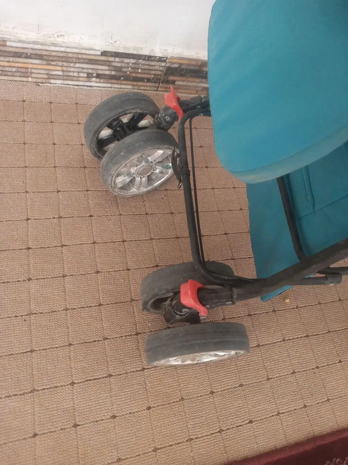 کالسکه و روروک خیلی محکم در حد نو قیمت مناسب|اسباب و اثاث بچه|کوهدشت, |دیوار