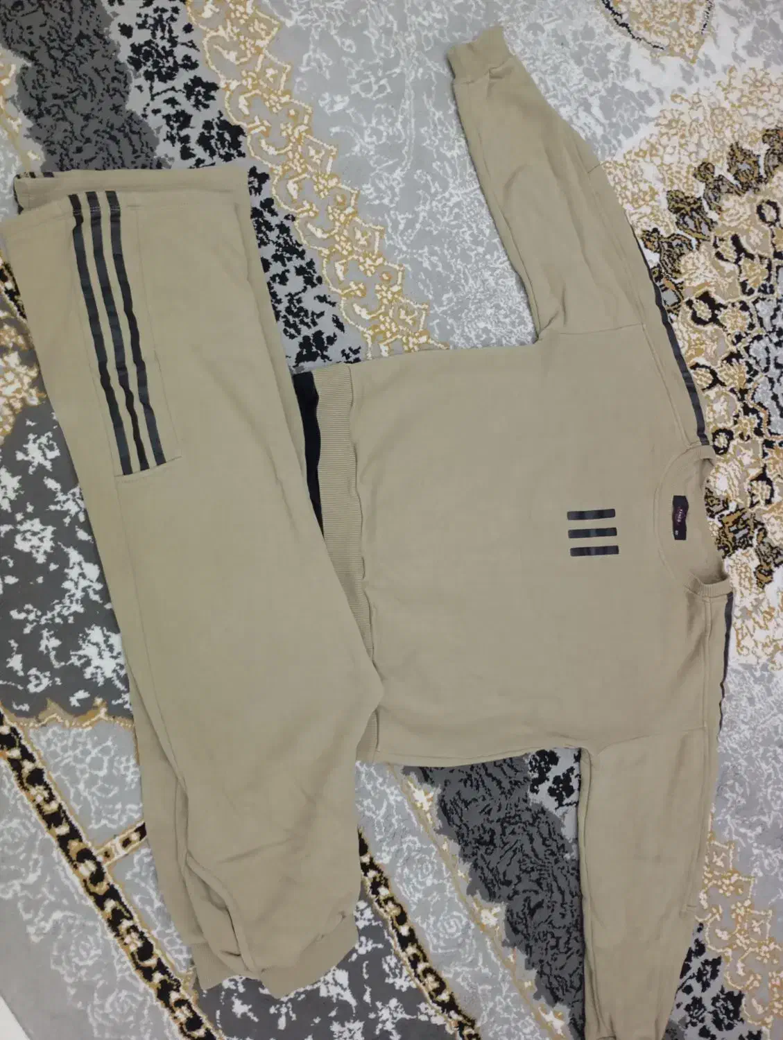 خودی و شلوار|لباس|رودهن, |دیوار