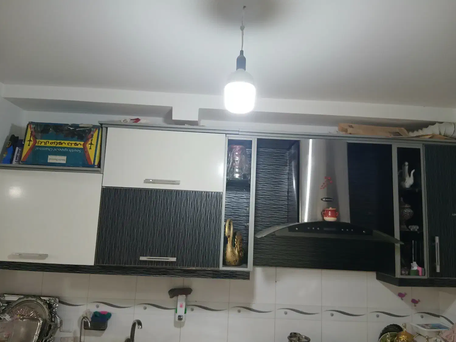 کابینت کارکرده همراه با هود اشپزخانه|آب‌چکان و نظم‌دهنده ظروف|قم, بنیاد|دیوار