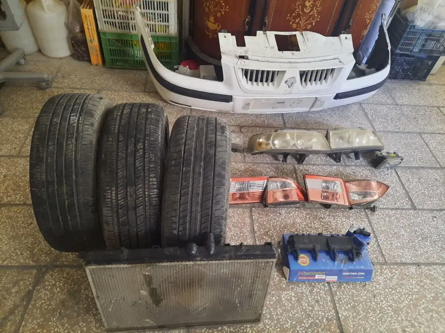 چراغ خطرچراغ جلو و سپر لاستیک سنسورمپ دزدگیر|قطعات یدکی و لوازم جانبی|مشهد, آزادشهر|دیوار