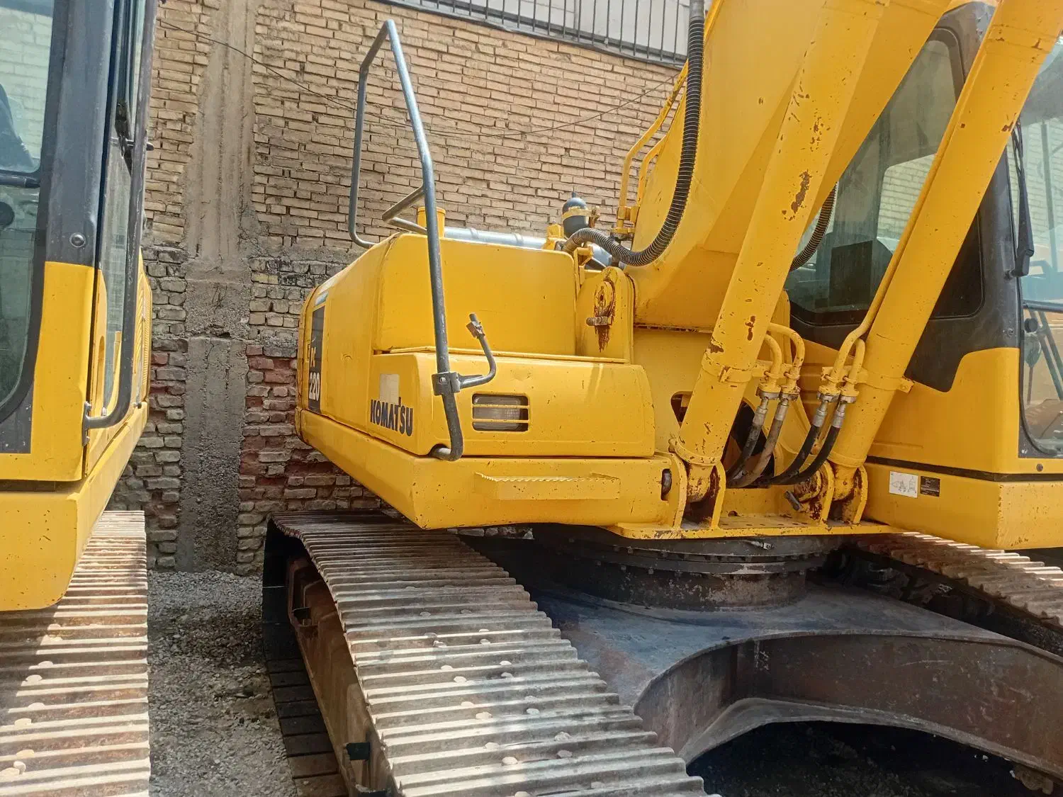 بیل کوماتسو  220 مدل 2010 و لاستیکی هیوندا 200|خودرو سنگین|شیراز, شهرک امیر کبیر|دیوار