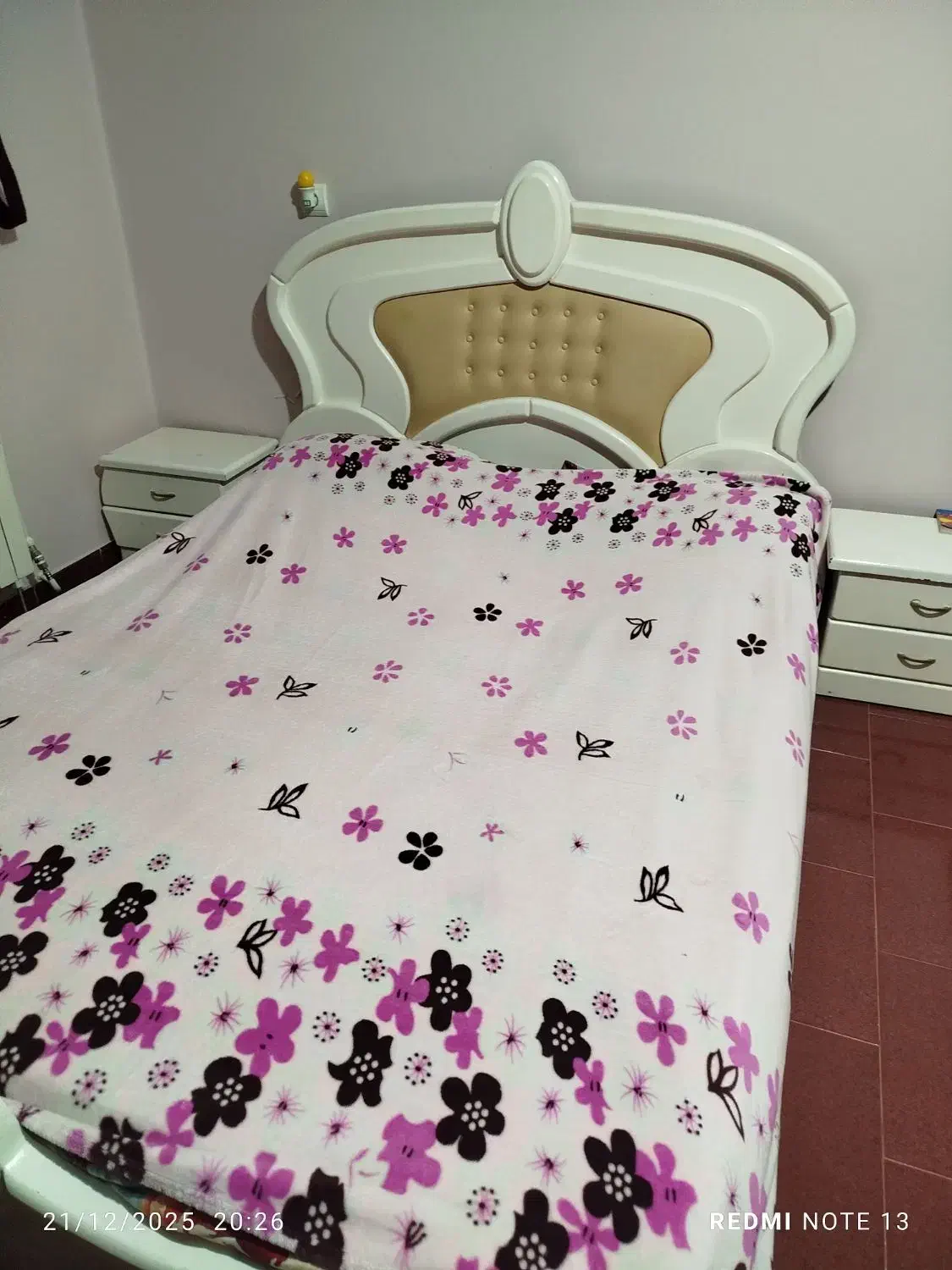 تخت دونفره و میز آرایشی|تخت و سرویس خواب|گرگان, |دیوار