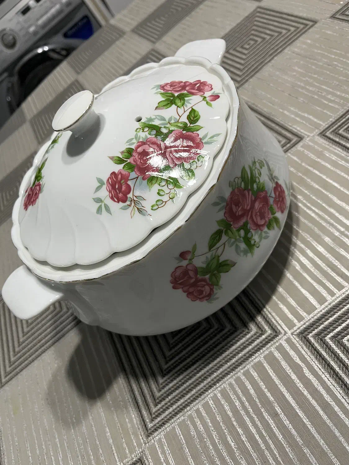 سوپخوری گل سرخی|ظروف سرو و پذیرایی|رشت, بلوار گیلان|دیوار