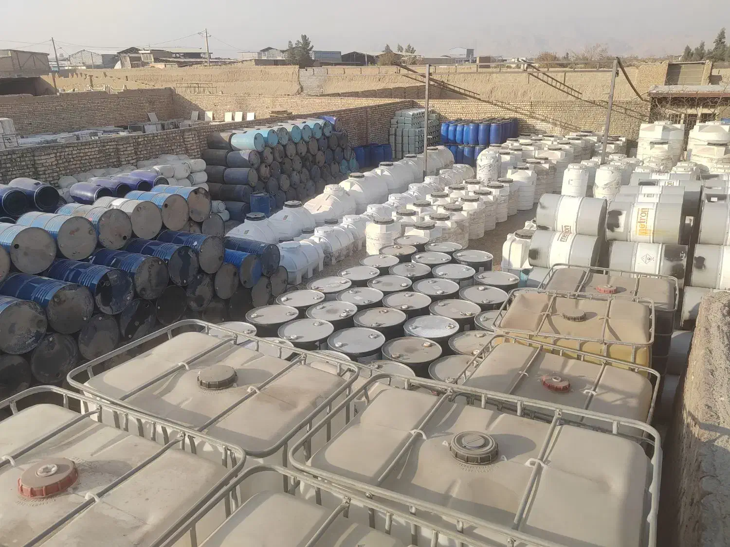 خرید وفروش انواع مخازن وبشکه های فلزی وپلاستیکی|عمده‌فروشی|نجف‌آباد, کهریزسنگ|دیوار