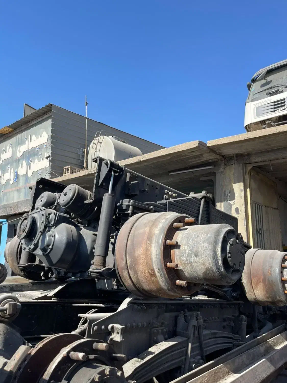 انواع لوازم زیر بندی ولوو|قطعات یدکی و لوازم جانبی|رباط‌کریم, رباط‌کریم|دیوار