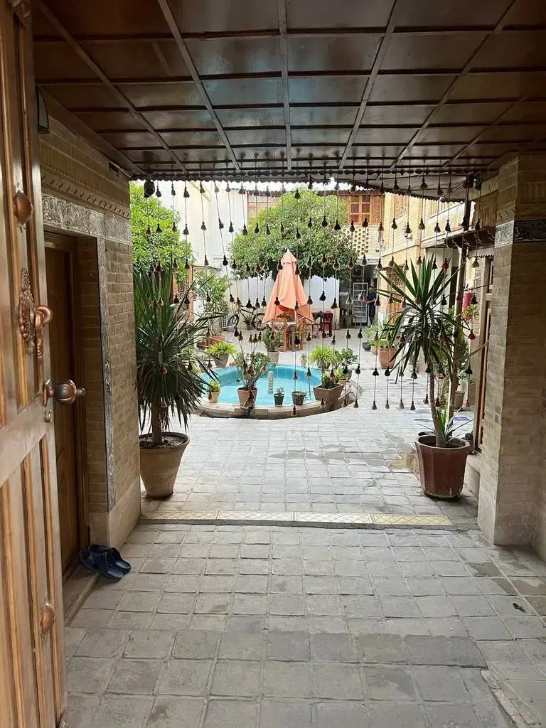 اتاق روزانه|اجارهٔ کوتاه‌مدت آپارتمان و سوئیت|شیراز, سیاه سنگ|دیوار