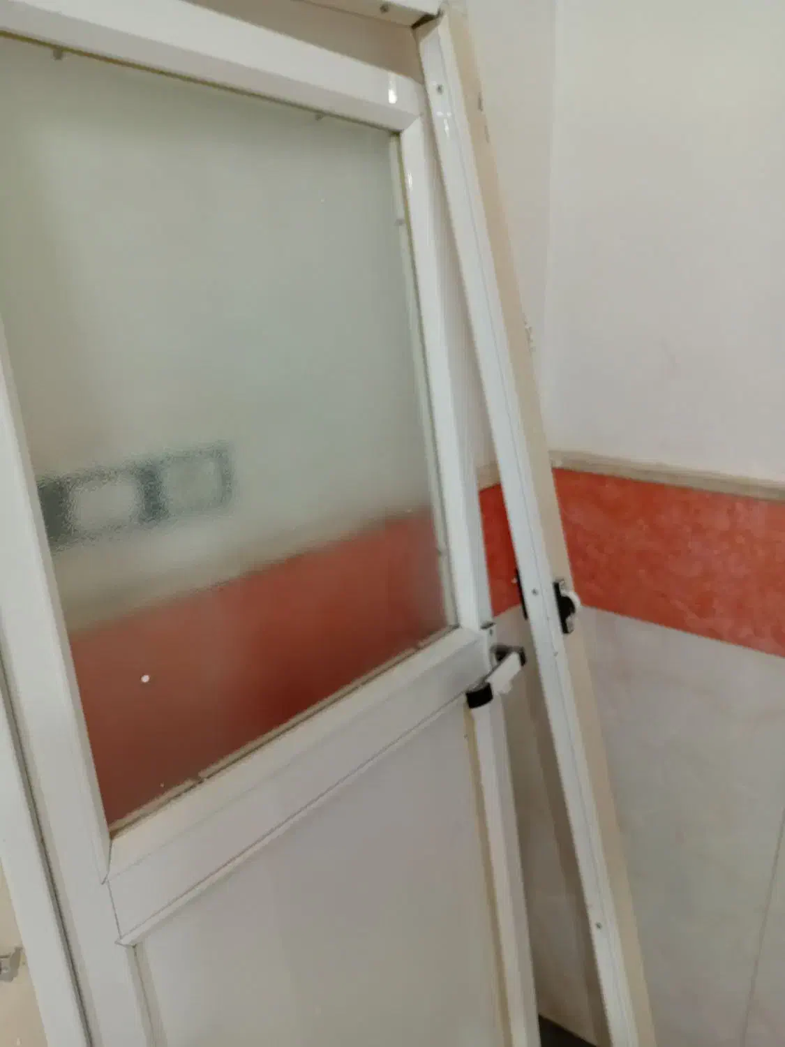 درب آلمینیومی|مصالح و تجهیزات ساختمان|قم, باغ شریفی|دیوار