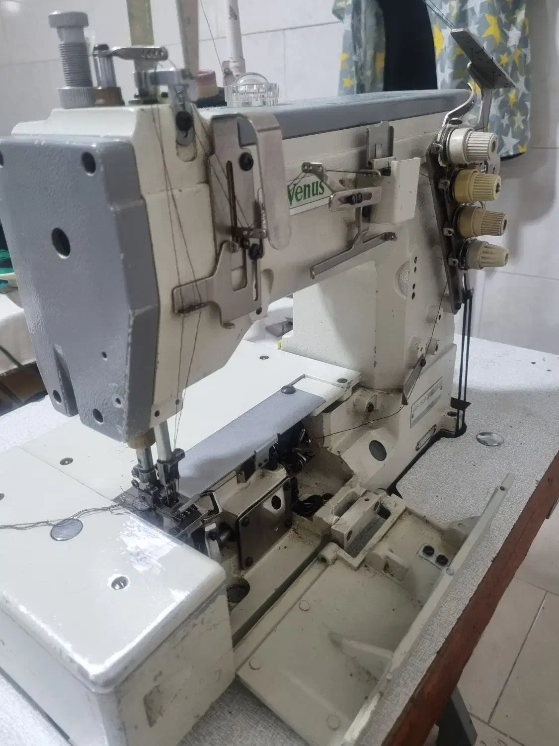 چرخ میاندوز|چرخ خیاطی و ریسندگی|رباط‌کریم, رباط‌کریم|دیوار